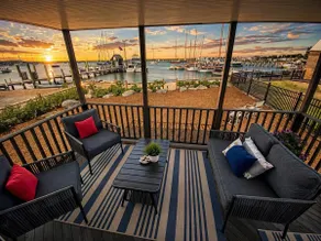 WATERFRONT Cottage, Downtown w/ Beach - Image 2