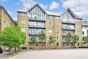 Centrally Located a Home from Home - Free Parking - Image 3