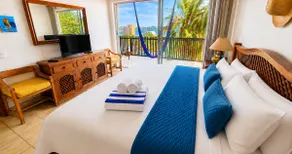 Spectacular views of the bay + Pool + Parking - Image 2