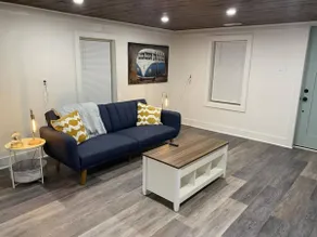 3 bed 2 bath Renovated Home Near the Lake - Image 3