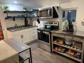 Beautiful 2nd story apartment 10 minutes from 2 state parks.  - Image 5
