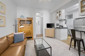 Walkable to Everywhere, Free Parking, 9ft Ceilings - Image 2
