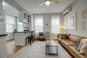 9 Windows, Walk to Everything, Free Parking - Image 5