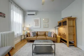 9 Windows, Walk to Everything, Free Parking - Image 2