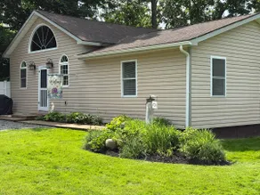 Darling cottage near entrance to Letchworth State Park  overlooking Silver Lake! - Image 4