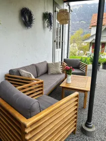 Peaceful Lakeside Chalet with Garden and Parking - Chalet Mignon - Image 2
