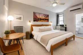 King Bed Studio | Walk Everywhere | Free Parking - Image 3
