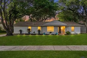 The DREAM House • World Cup • Fire Pit • Sleeps 8 - Image 2