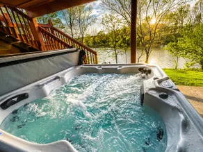 Lakefront, Min. to distilleries, Hot Tub, Fishing - Image 5