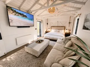 NiDOMARE - Channel Islands Beach Retreat - Image 5