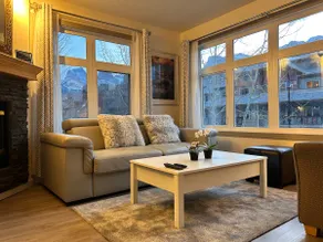 SUNNY BRIGHT King Bed Suite Full Kitchen Free Parking Balcony BBQ Gym - Image 2