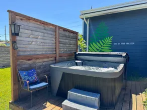 Mountain Chalet Stay Fully Fenced 3BR/2BA Hot Tub - Image 2