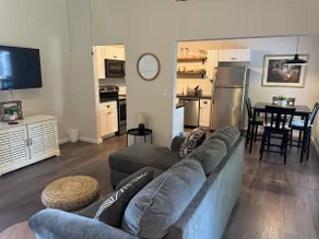 Unit E. Enjoy cozy bayside living. (Pets!) - Image 2