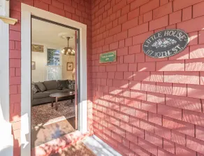 3812 Little House - Image 4