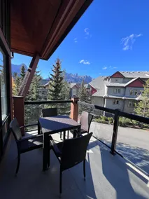 Relaxing Mountain Retreat, Corner Views, Sleeps 8 - Image 2