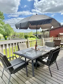 Borwick Heights Traditional Lodge with Lake Views - Image 3