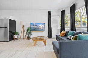 3 Bedroom 3 Bath Steps to Beach - Image 2