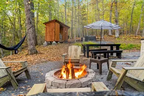 BLVCK Cabin 1  w/ wood  HotTub  near Bushkill Falls - Image 4