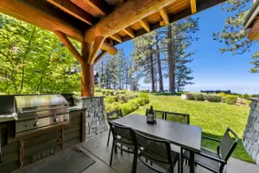 Luxury Lakeview Remodeled w/ Hot Tub | PEAK SS13 - Image 2