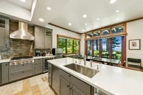 Luxury Lakeview Remodeled w/ Hot Tub | PEAK SS13 - Image 3