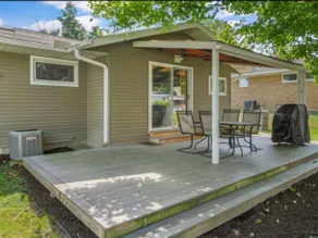 Beautiful Mid Century Home (close to downtown) - Image 5