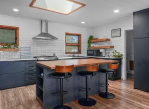 Beautiful Mid Century Home (close to downtown) - Image 4