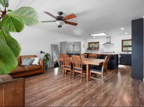 Beautiful Mid Century Home (close to downtown) - Image 3