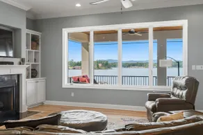 COZY, LUXURY LAKE HOUSE W/ STUNNING LAKE VIEWS!! - Image 4
