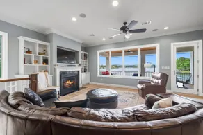 COZY, LUXURY LAKE HOUSE W/ STUNNING LAKE VIEWS!! - Image 2
