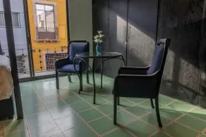 Bright apartment with balcony in downtown León - Image 5
