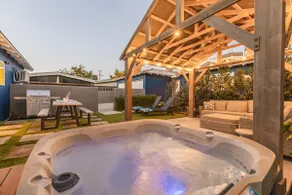 La Jolla Beach Bungalow | 4BR w/ Hot Tub & Casita - Image 4