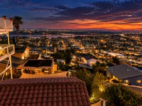 Beautiful San Diego Views, Private Deck, Pool,  Sleeps 9 - Image 4