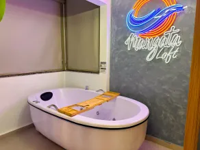 Amazing Loft with Bathtub, near the Beach. - Image 3
