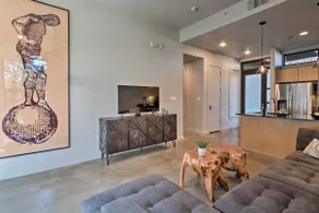 Urban Escape in SoLA w/ Private Patio! - Image 2