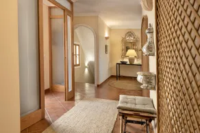 Townhouse with pool and mountain views, just 5 min - Image 2