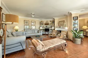 Townhouse with pool and mountain views, just 5 min - Image 3