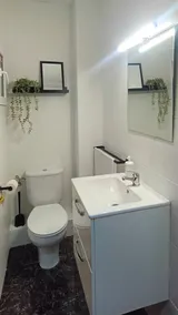 Centric apartment for 6 near the beach and train - Image 5