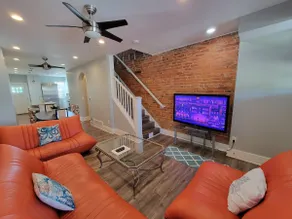 Elegant Townhome In Olde Towne East Near Downtown - Image 2