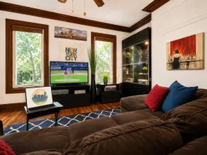 Greenpoint Getaway · Quiet Tree-Lined Townhouse - Image 3