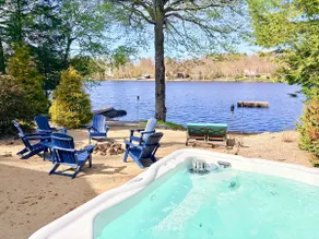 Lakefront Chalet: Hot tub, Kayaks, Central AC, Family-friendly - Image 3