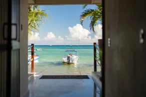 The Fancy One 〰️ Private Rooftop Pool 〰️ 3BR 3BA - Image 3