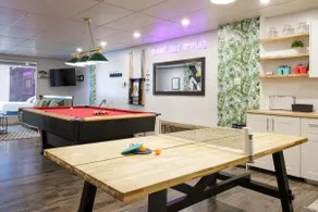 MTLVR #09 | Pool table, arcade, 6 separate beds - Image 3