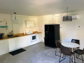 Private Back House Full Kitchen Covered Park - Image 4