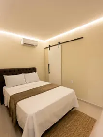 Modern Apartment | 6 min to Airport | Wi-Fi | Self Check-in - Image 3