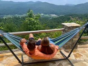 Eagle’s Nest Mountain Top Cabin Retreat - Image 3