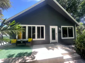 Private lakeside home on 5 acres. A serene retreat 15 mins from beach & shops. - Image 1