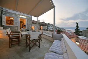 The Maisonette - View Historic Hydra in Comfort! - Image 3