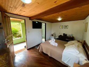 Chalet with Balcony and View-1km Maringá Center - Image 3