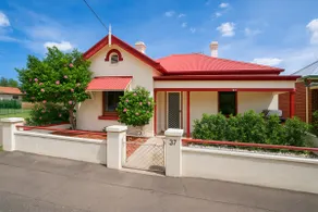 MèRose Place - Cottage on George - Image 4
