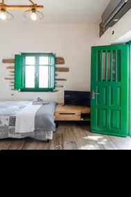 Luxury Renovated Stone Home,50m from Katapola port - Image 4